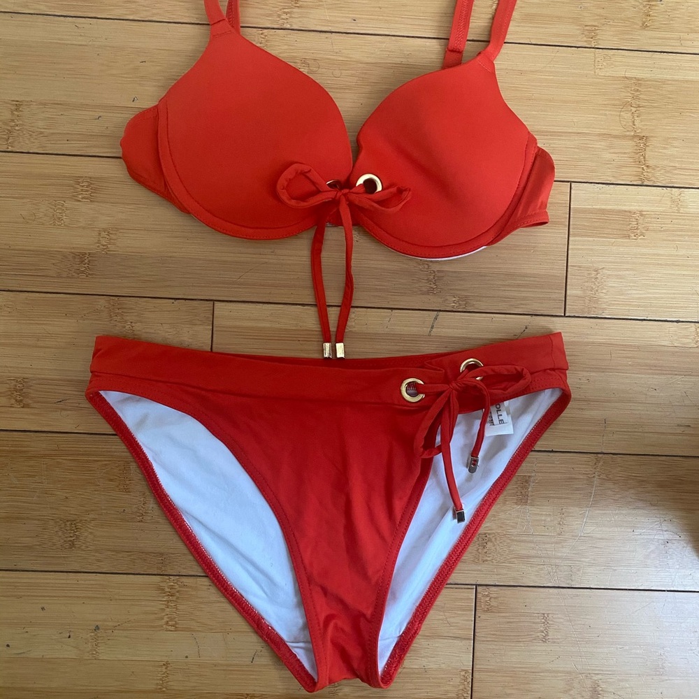 Huit Bikini View 2